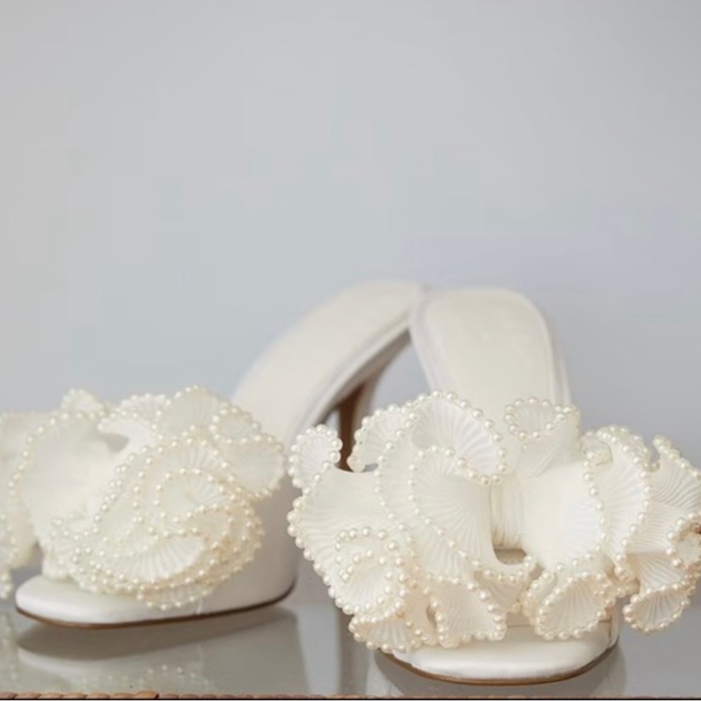 NWOB Gianni Bini x Venita Aspen Harlow Pearl Bow Dress Sandals